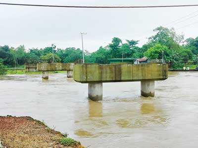 আটমাস ধরে বন্ধ খাসিয়ামারা সেতুর নির্মাণকাজ