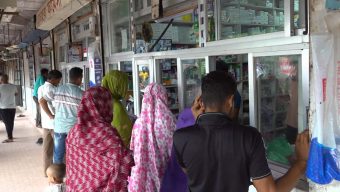 ঝিনাইদহে বেড়েই চলেছে সাপে কাটা রোগী, নেই অ্যান্টিভেনম!