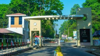 মধ্যরাতে উত্তাল চবি, উপাচার্যের বাসভবন ঘিরে বিক্ষোভ-ভাঙচুর