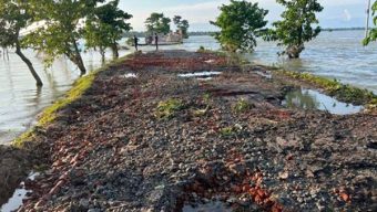 সুনামগঞ্জ ও হবিগঞ্জে বন্যায় ক্ষতিগ্রস্ত সড়কের সংস্কার হচ্ছে