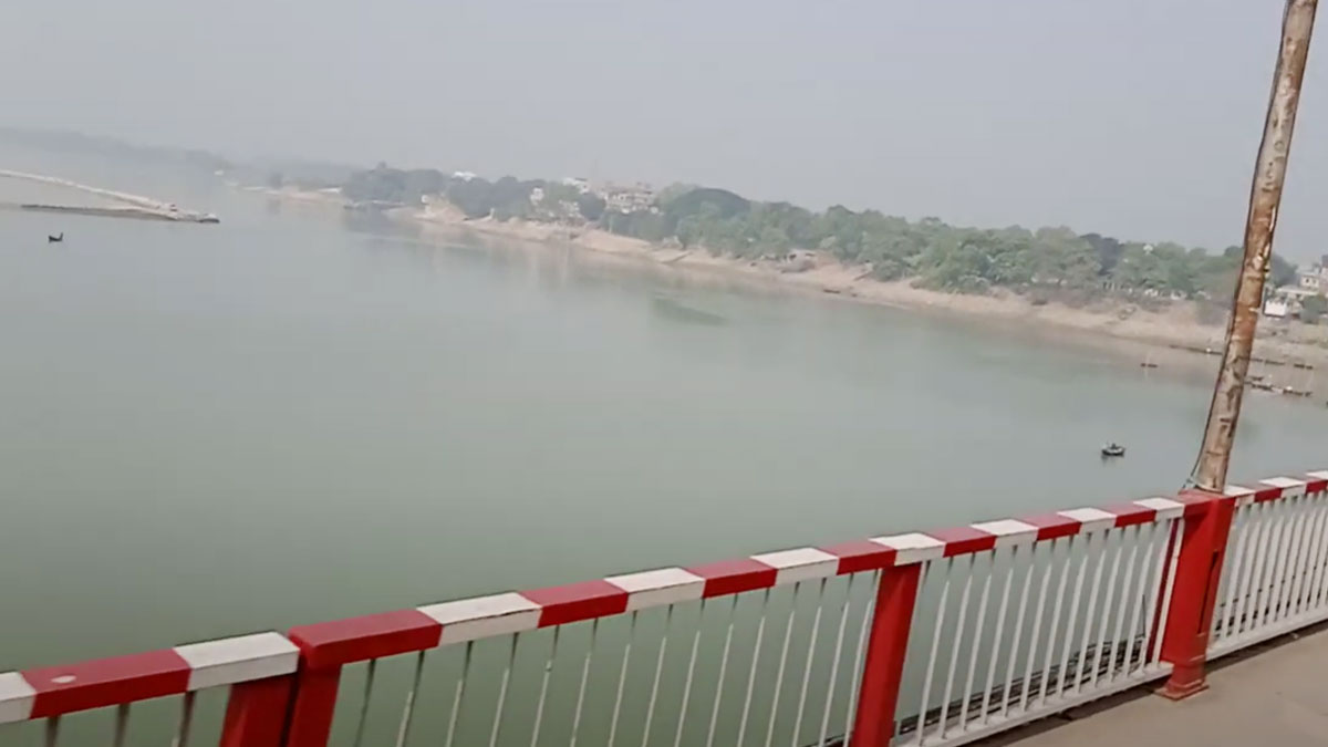 সেতুর ওপর থেকে নদীতে ঝাঁপ দিলেন কলেজছাত্রী