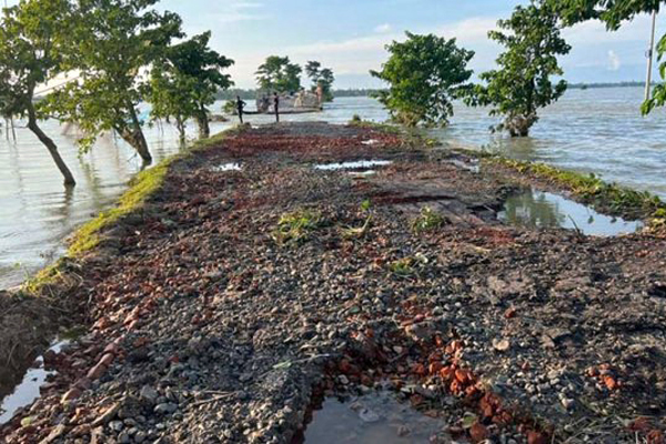 সুনামগঞ্জ ও হবিগঞ্জে বন্যায় ক্ষতিগ্রস্ত সড়কের সংস্কার হচ্ছে