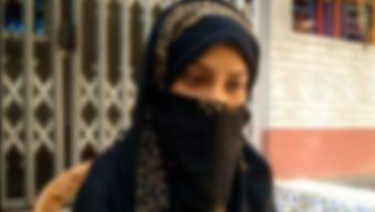 কবিরাজের কাছে গিয়ে সম্ভ্রম হারালেন তরুণী!