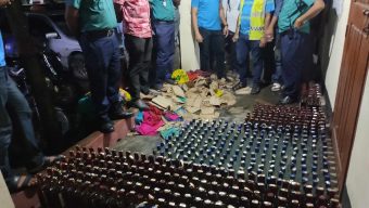 আম্বরখানায় বিপুল পরিমাণ বিদেশি মদসহ আটক ২