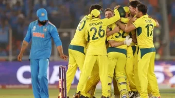 ভারতকে কাঁদিয়ে ষষ্ঠ বিশ্বকাপ শিরোপা ঘরে তুললো অস্ট্রেলিয়া