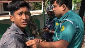 দক্ষিণ সুরমায় গাড়িতে পেট্রোল বো মা মেরে আ গু ন, আ ট ক ১