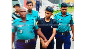 গ্রেফতার হওয়া সিকিউরেক্স কর্মকর্তাকে নিয়ে অ ভি যা নে পুলিশ