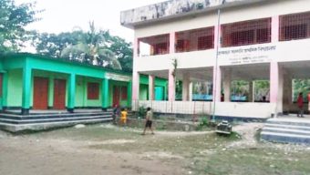 সরকারী প্রাথমিক বিদ্যালয়ের জায়গা দ খ ল করলেন আ’লীগ নেতা!