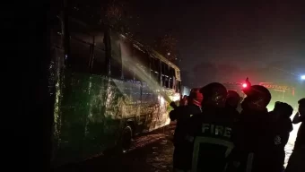 রাতে রাজধানীতে আরও এক বাসে আগুন, মোট ১৬ যানবাহন পুড়ল