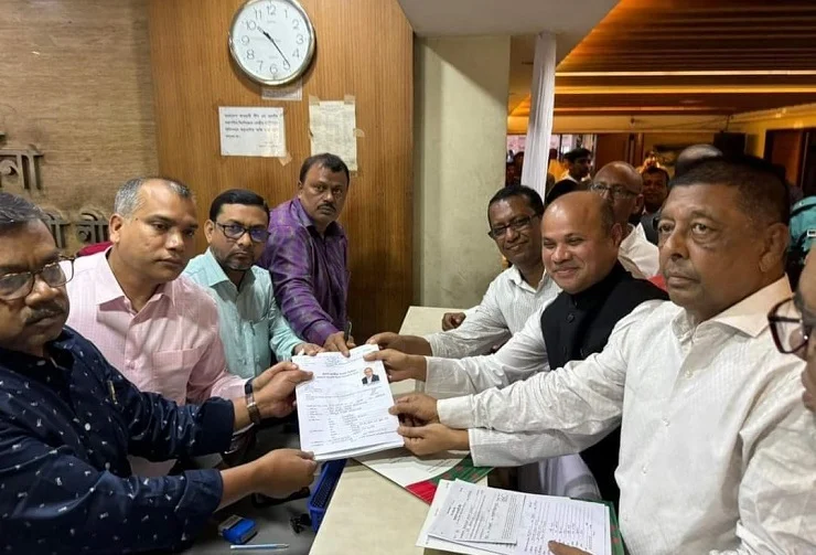 শেষ পর্যন্ত কোথায় গড়াবে রওশন-জিএম কাদেরের যুদ্ধ?