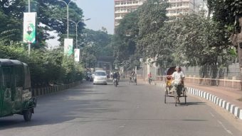 অবরোধের সঙ্গে বাম জোটের আধাবেলা ও গণতন্ত্র মঞ্চের সকাল-সন্ধ্যা হরতাল চলছে