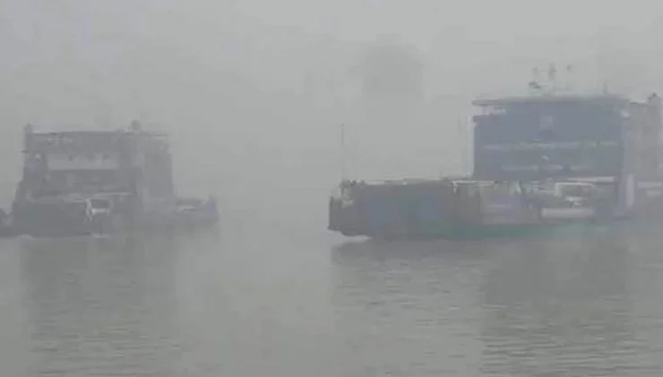 ঘন কুয়াশায় শরীয়তপুর-চাঁদপুর রুটে ফেরি চলাচল বন্ধ