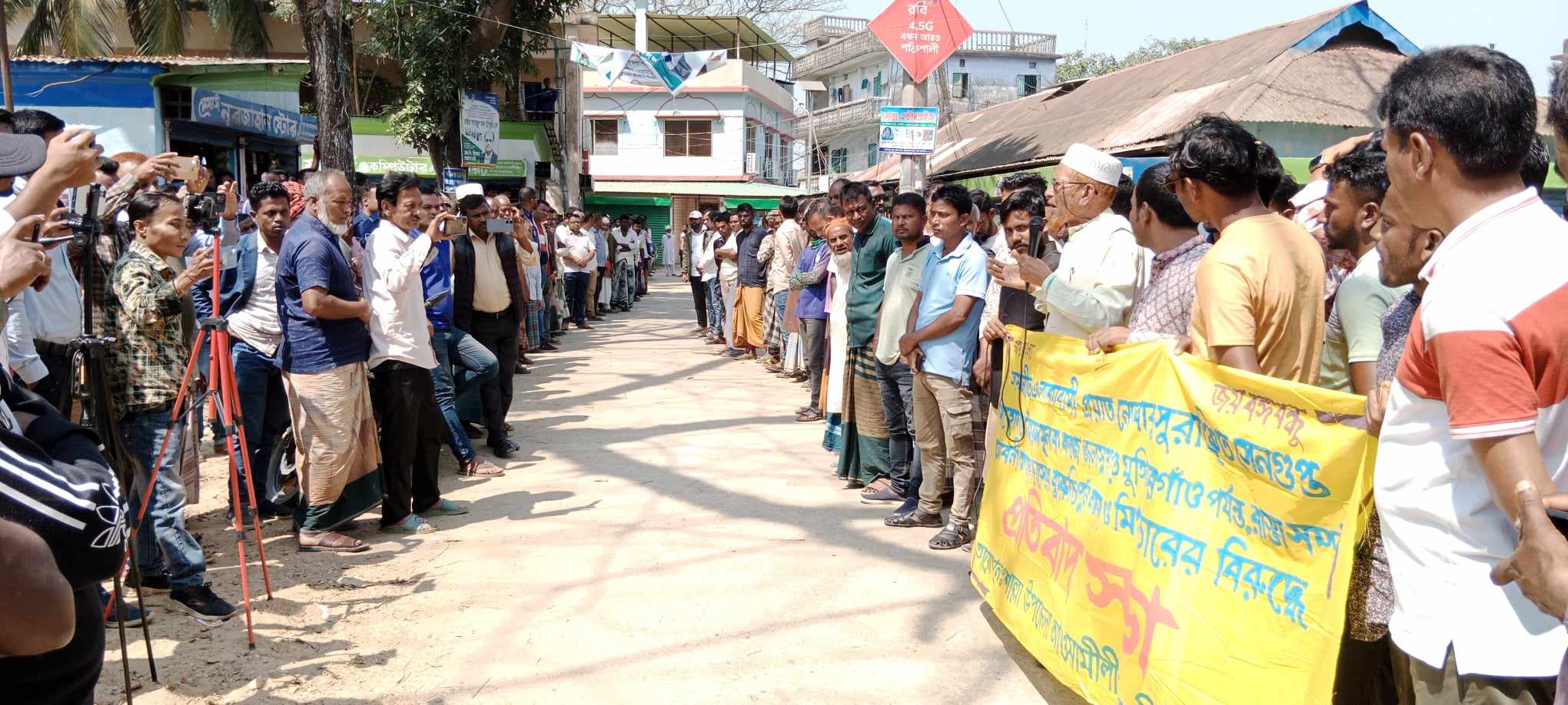 সুরঞ্জিত সেনগুপ্তের উন্নয়ন অবদান অস্বীকার, প্রতিবাদের জড়