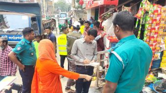 ফুটপাত দখলকারী রেস্তোরাঁ ও দোকান মালিকদের জরিমানা সিসিকের