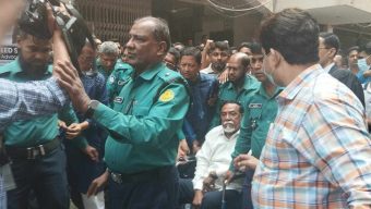 মেজর হাফিজকে কারাগারে প্রেরণ, পুলিশেল সাথে সমর্থকদের ধস্তাধস্তি