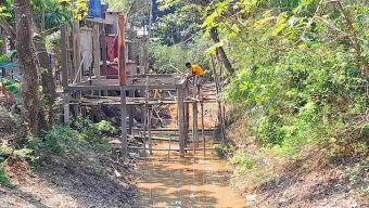 সরকা‌রি খাল দখল করে ভবন নির্মাণ, নো‌টিশ দিয়েও বন্ধ হয়‌নি কাজ