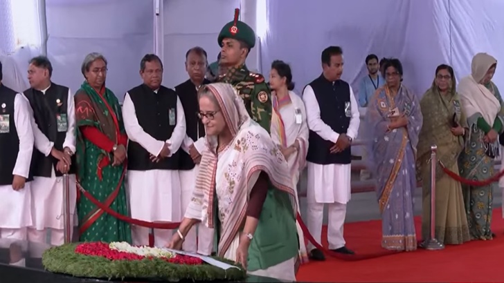 মু‌জিবনগর দিবসে বঙ্গবন্ধুর প্রতিকৃতিতে প্রধানমন্ত্রীর শ্রদ্ধা