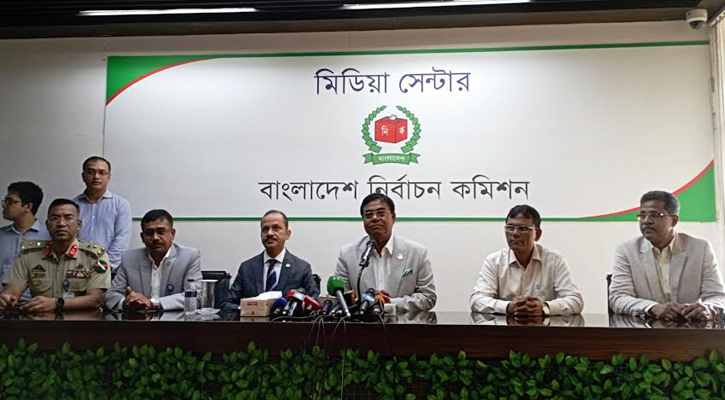 আমরা তো রাজনীতির ভেতরেই বসবাস করি: ইসি সচিব