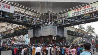 পুলিশের সাথে অটোরিকশা চালকদের ধাওয়া-পাল্টা ধাওয়া