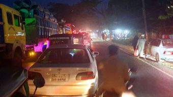 শ্রমিকদের আটক, প্রতিবাদে সড়ক অবরোধ