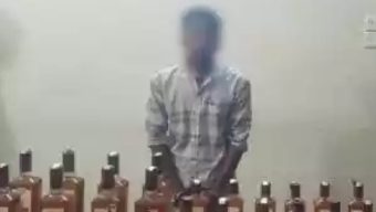 সিগনাল অমান্য করে পালানোর সময় মদসহ যুবক আটক