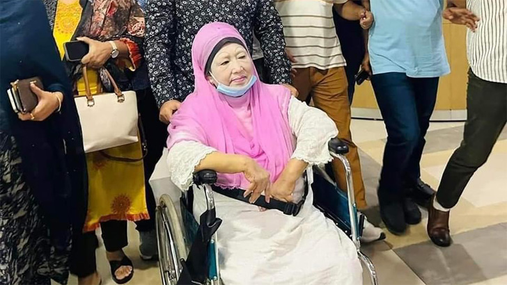 বাসায় ফিরলেন খালেদা জিয়া