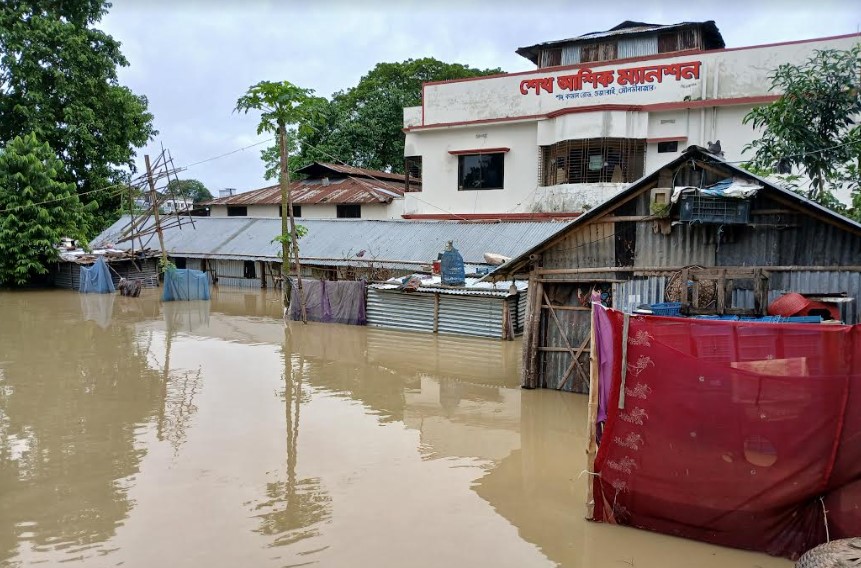 বন‌্যায় প্রাণ গেলো ১৮ জনের