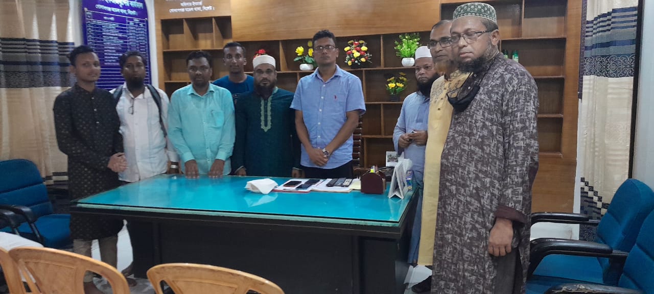 গোলাপগঞ্জ থানার নব‌াগত ও‌সির সাথে খেলাফত মজ‌লিসের সৌজন‌্য সাক্ষাৎ