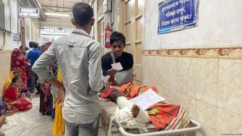 আন্দোলনে আহতদের চি‌কিৎসা ব‌্যয় বহন করবে সরকার