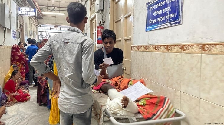 আন্দোলনে আহতদের চি‌কিৎসা ব‌্যয় বহন করবে সরকার