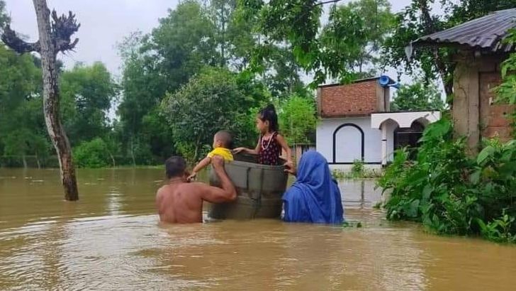 তৃতীয় দফা ভয়াবহ বন্যার কবলে লক্ষা‌ধিক মানুষ