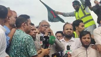 দীর্ঘ সাড়ে ৫ বছর পর দেশে ফিরলেন আমারদেশ সম্পাদক