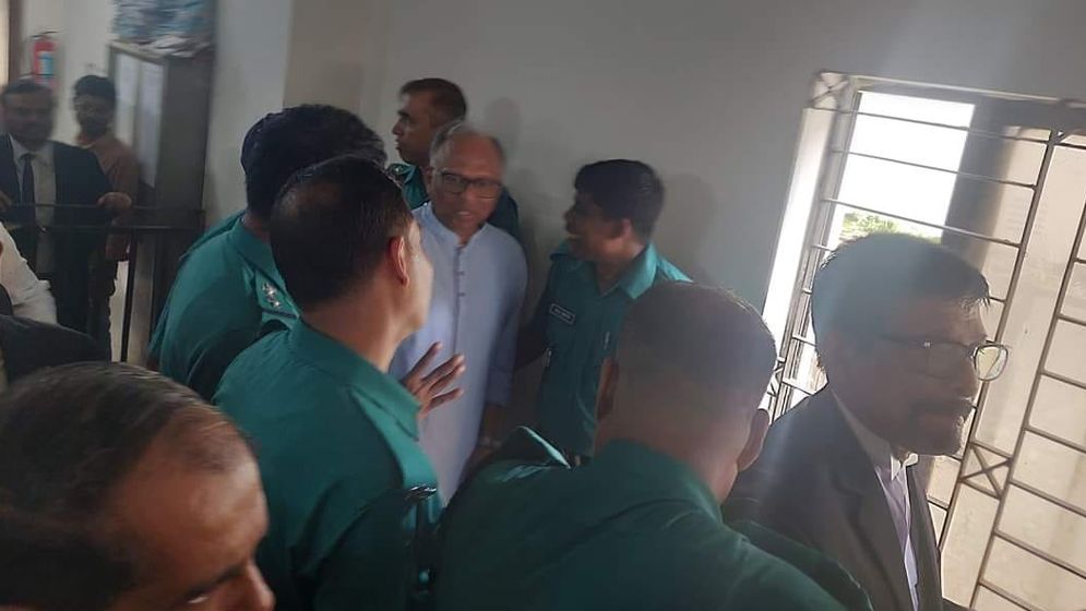 আমারদেশ সস্পাদক মাহমুদুর রহমান কারাগারে!