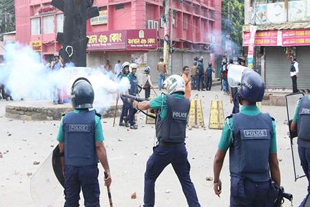 জুলাই-আগস্ট গণহত্যায় ১৭ পুলিশ কর্মকর্তার বিরুদ্ধে গ্রেফতারি পরোয়ানা