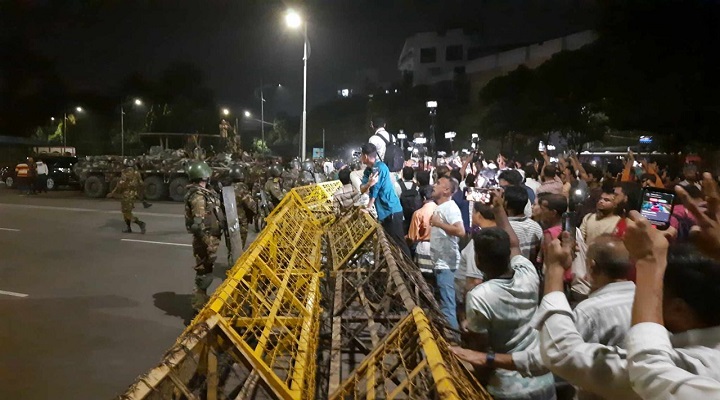 নিরাপত্তা ভেঙে বঙ্গভবনে ঢুকার চেষ্টা, সেনাবাহিনীর অ্যাকশন