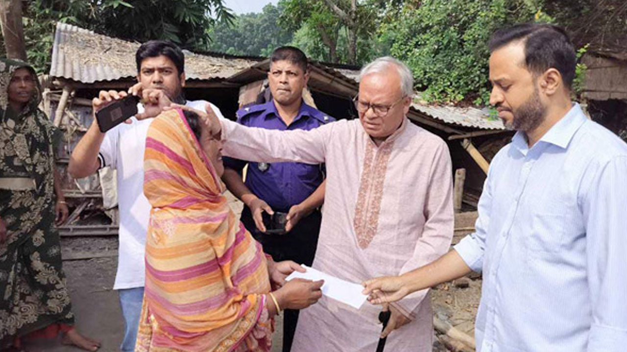 রাজনৈতিক দলের অফিসে আগুনের বিরুদ্ধে আমরা: রিজভী