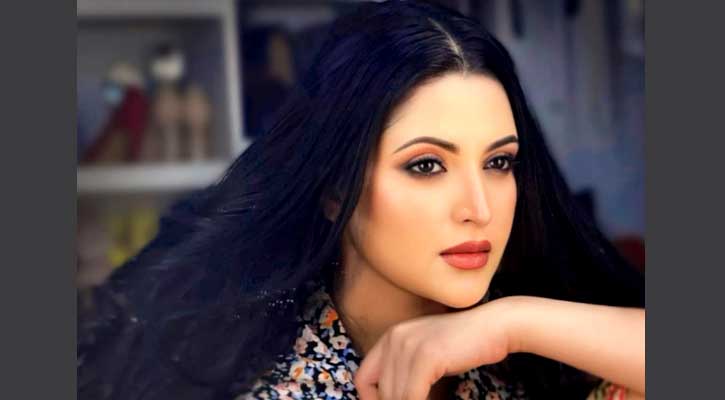 ব্যবসায়ীর মামলায় পরীমনির বিরুদ্ধে গ্রেপ্তারি পরোয়ানা