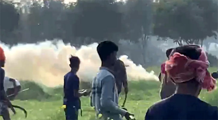 সীমান্তে বাংলাদেশিদের লক্ষ্য করে ইট-পাথর ও কাঁদানে গ্যাস নিক্ষেপ বিএসএফ’র
