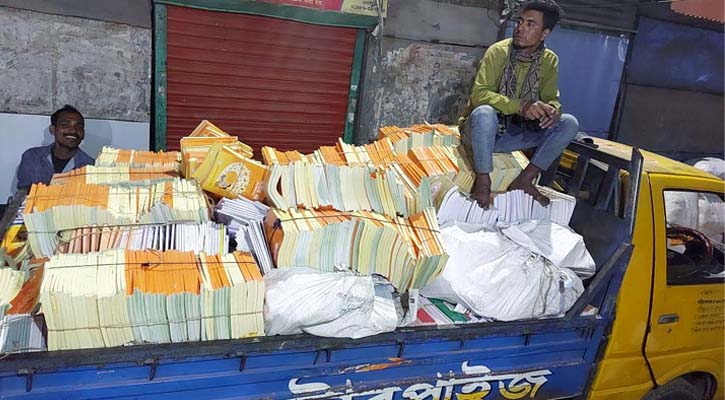 বাংলাবাজার থেকে বিনামূল্যে বিতরণযোগ্য ৫ হাজার পাঠ্যপুস্তক জব্দ