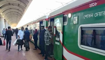 দাবি পূরণের আশ্বাসে ৩০ ঘণ্টা পর ট্রেন চলাচল শুরু