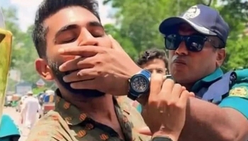 শিক্ষার্থীর মুখ চেপে ধরা সেই পু‌লিশ কারাগারে