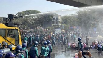 শিক্ষক পদে দ্রুত নিয়োগ দাবিতে শাহবাগ মোড় অবরোধ