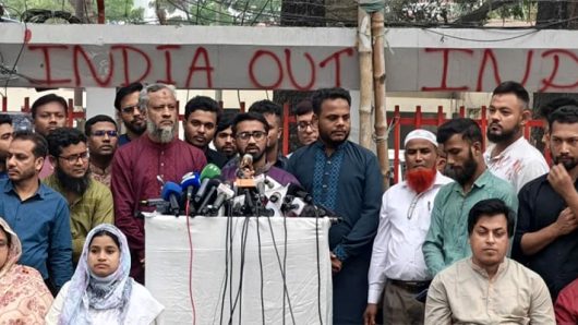 ‘সেনাবাহিনীকে জনগণের মুখোমুখি দাঁড় করাবেন না’