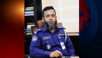 শহীদ বেদিতে উপস্থিত থেকেও পুষ্পস্তবক অর্পণ করেন‌নি এস‌পি!