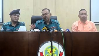 মুসল্লিদের নিরাপত্তা বিবেচনায় হিজবুত তাহরীরের মিছিলে বাঁধা দেয়‌নি পু‌লিশ!