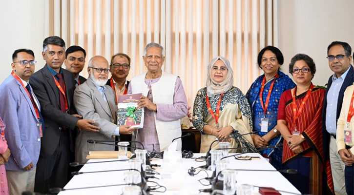 প্রধান উপদেষ্টার কাছে প্রতিবেদন জমা দিল স্থানীয় সরকার সংস্কার কমিশন