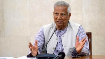 বন‍্যায় ক্ষতিগ্রস্তদের মাঝে গৃহ হস্তান্তর করলেন প্রধান উপদেষ্টা