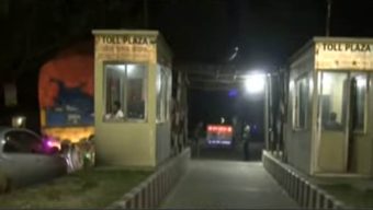 তিস্তায় টোল প্লাজায় হেলমেটধারীদের হামলা