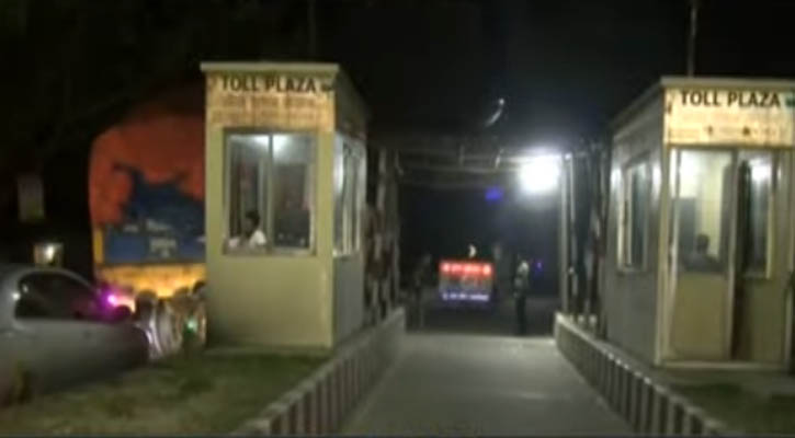 তিস্তায় টোল প্লাজায় হেলমেটধারীদের হামলা