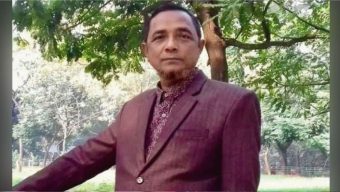 মেয়েকে পরীক্ষা কেন্দ্রে ডুকিয়ে পরপারে বাবা!